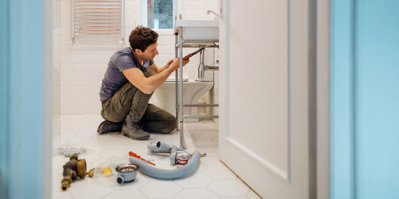 A commercial plumber who offers quality services 