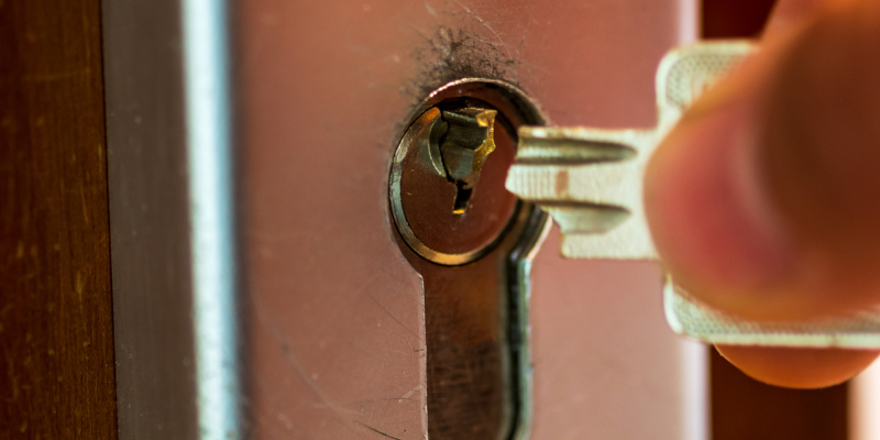 The first benefit of professional locksmith services 