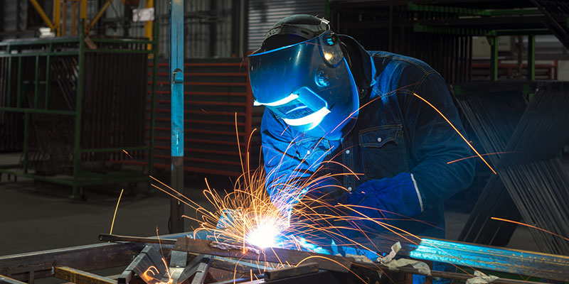 2 Great Reasons to Become a Welder