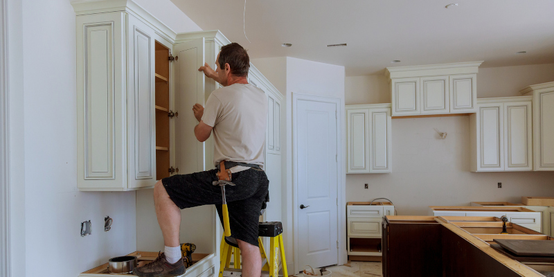 Are You Looking to Install New Cabinets? Here Are 4 Reasons to Hire a Cabinet Builder