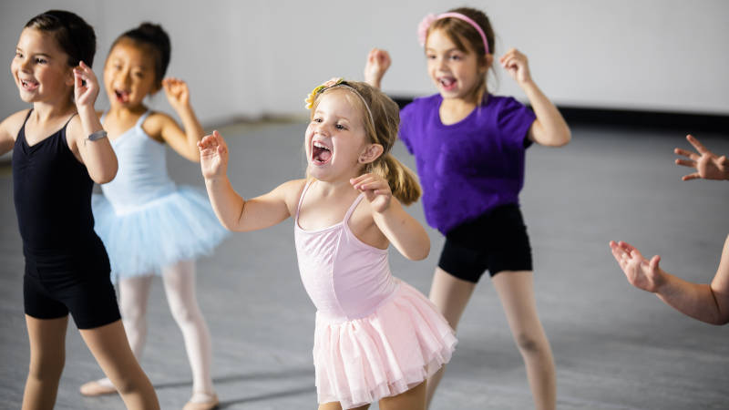 Top 4 Reasons to Enroll Your Kid in Child Dance Lessons