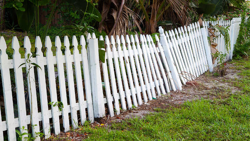 Is It Time to Call the Fence Company to Replace Your Fencing?