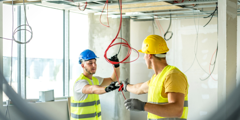5 Common Signs It's Time to Call a Commercial Electrician